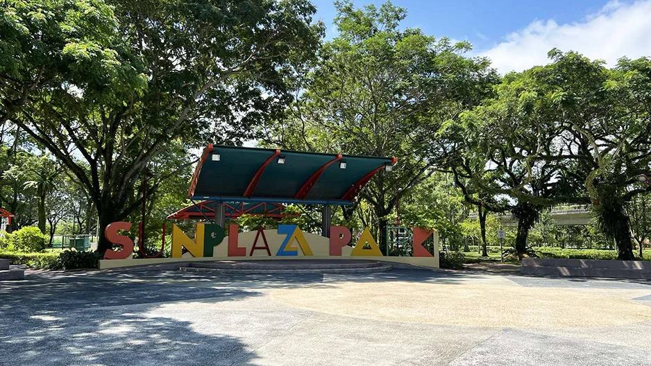 Sun Plaza Park entrance