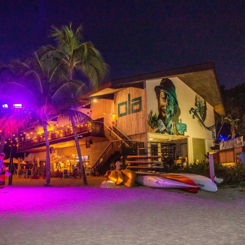 Ola Beach Club in the evening